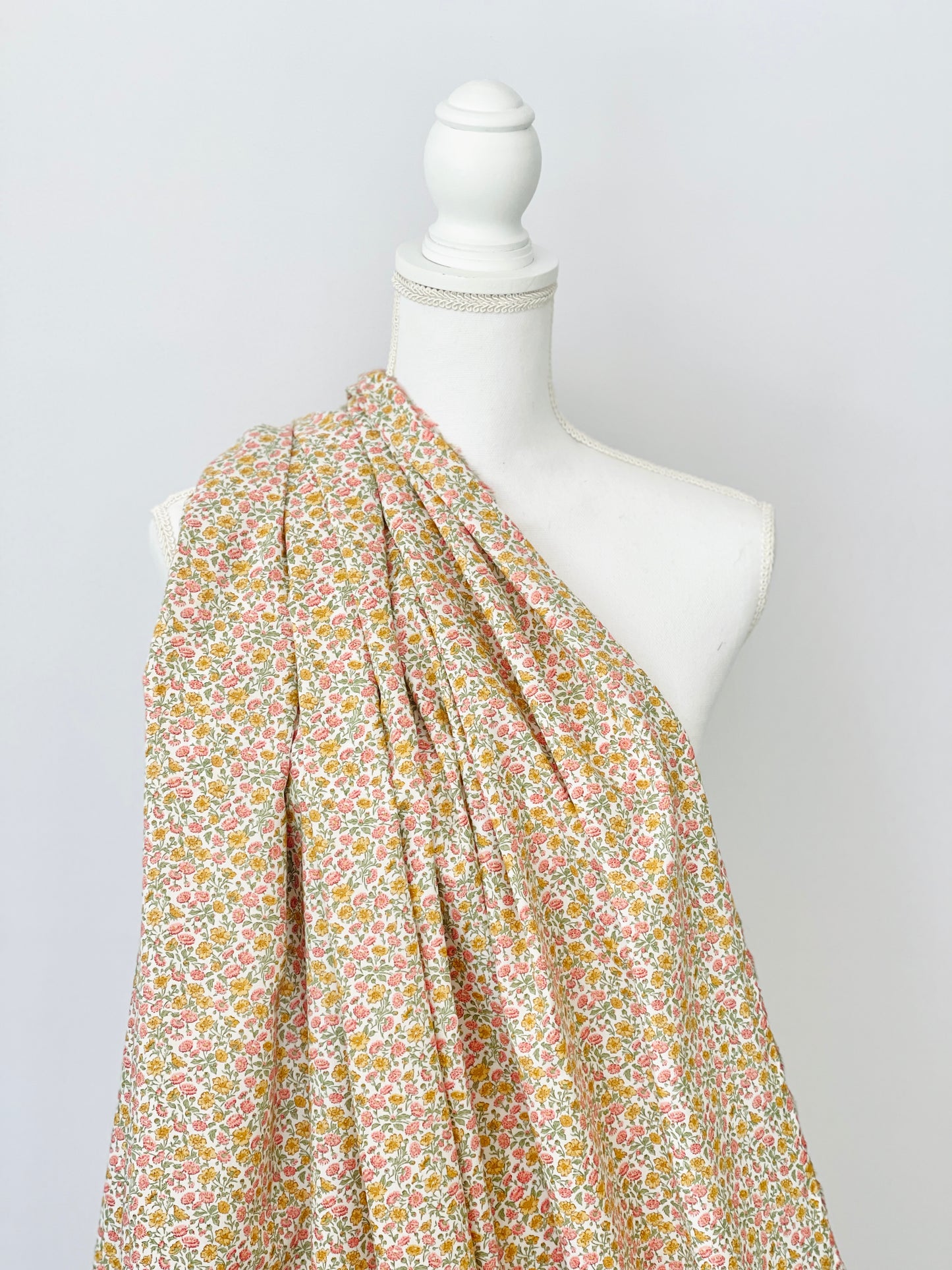 Liberty stof - Freyja Deisy / Okker-Rosa