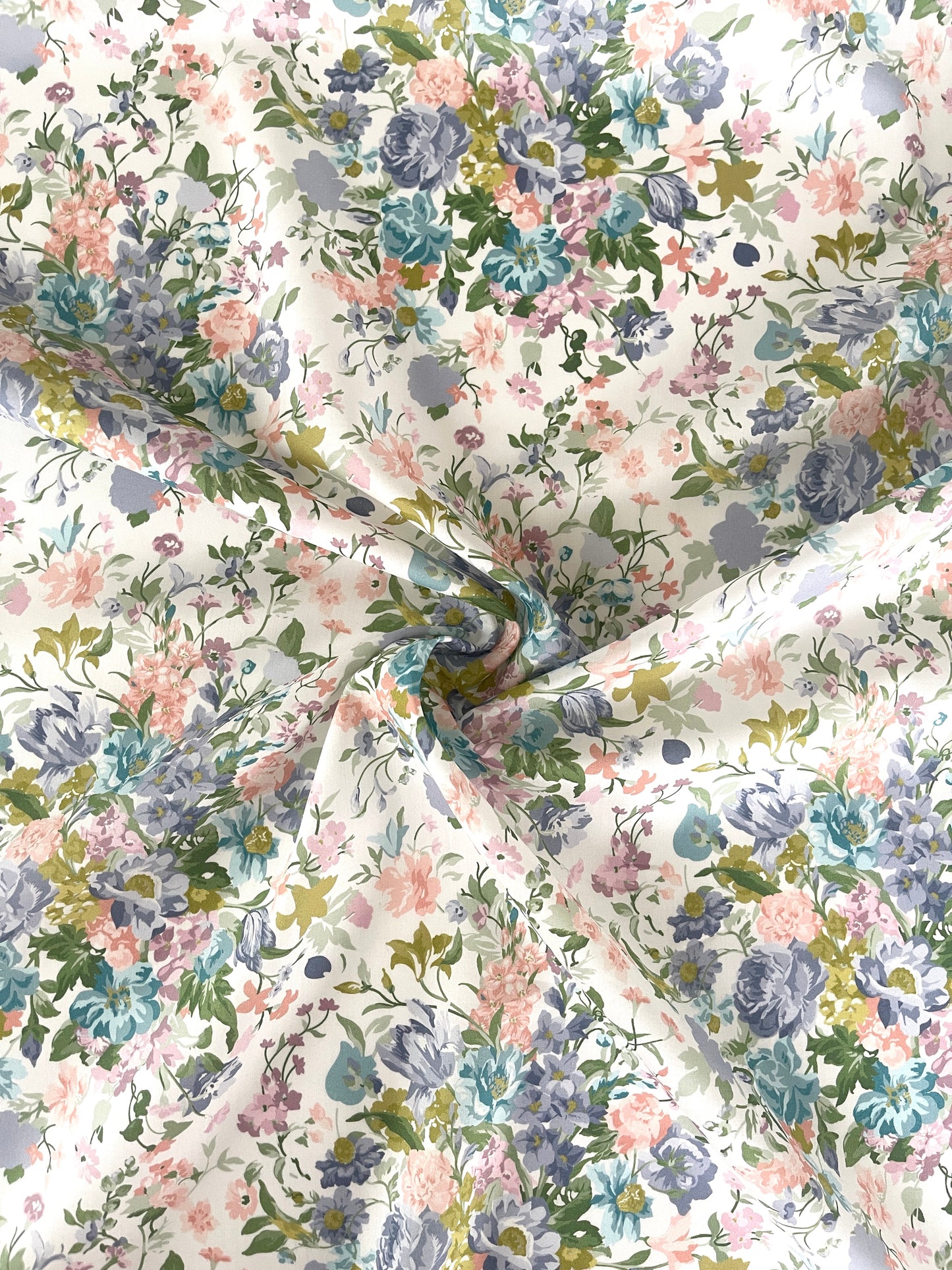 Liberty stof tana lawn - Bridgerton Bouquet / Hvid
