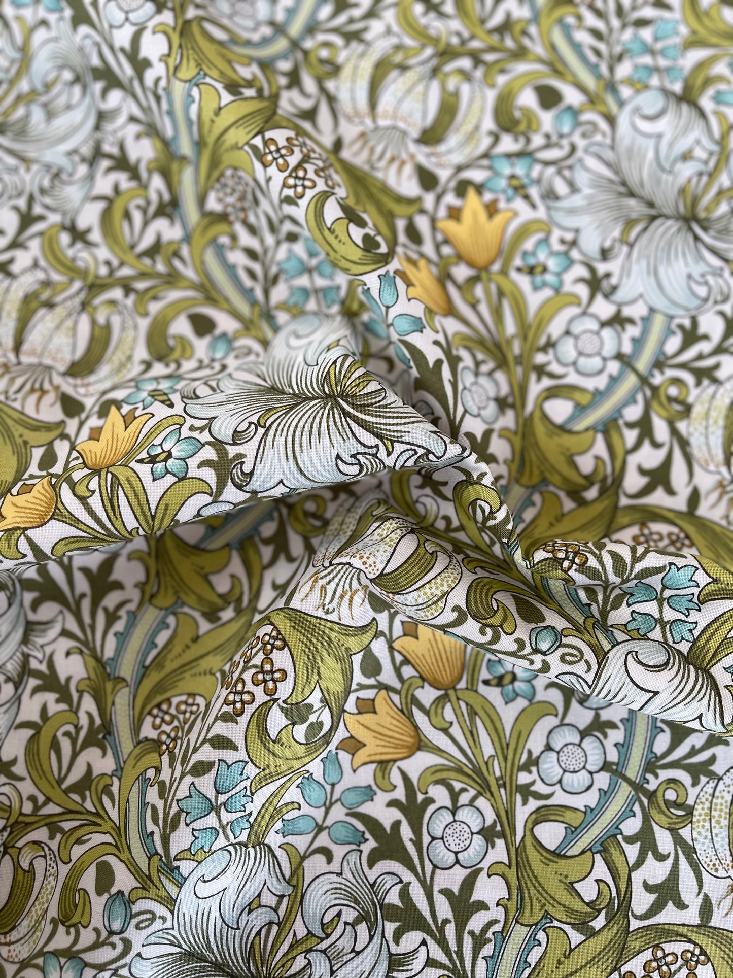 William Morris stof / Golden Lily - Lime