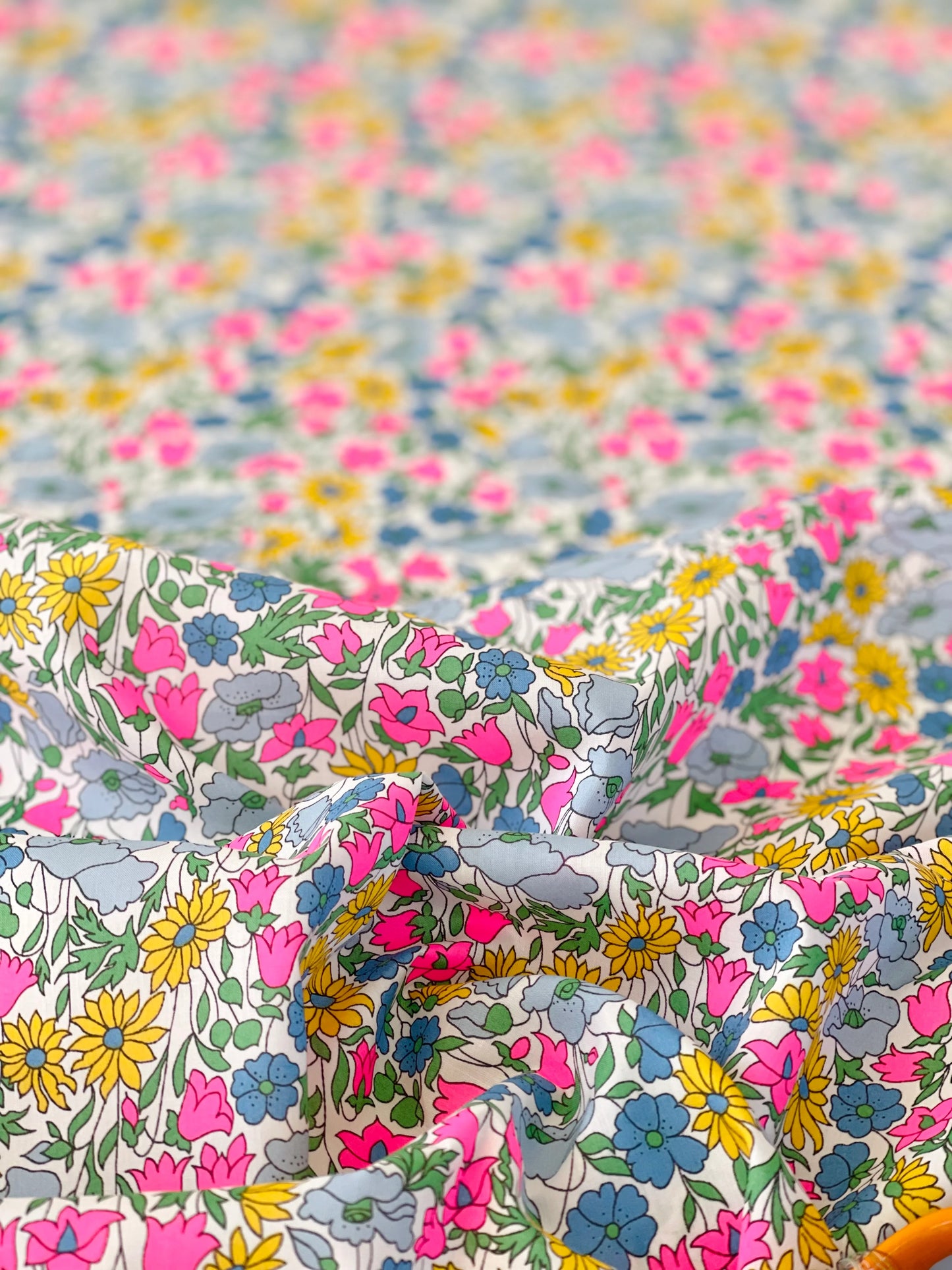 Liberty stofstykke - Poppy and Daisy Neon