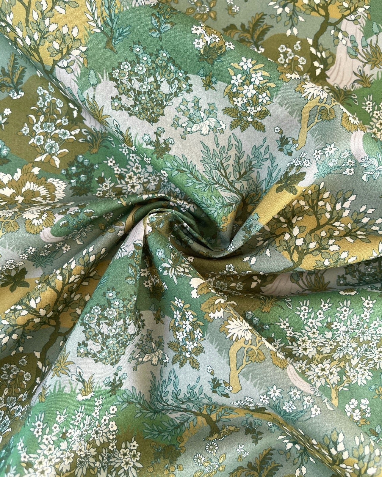 KOMMER SNART Liberty stof tana lawn - Little / Grøn