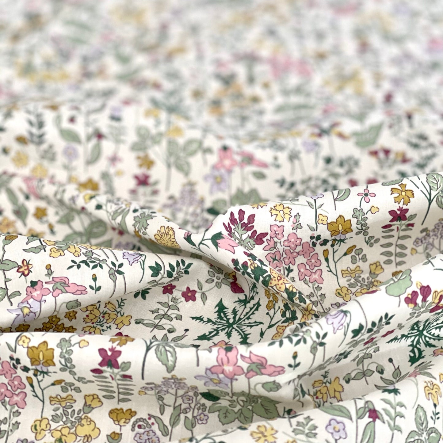 Liberty Stofstykke ØKO - Field Flowers
