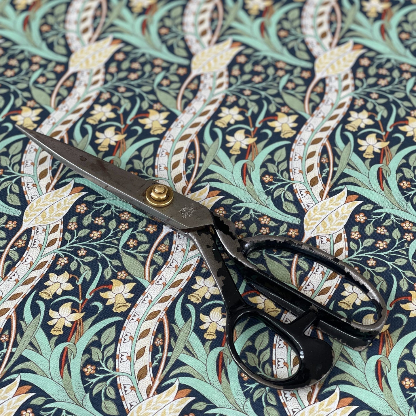 William Morris stof / Mini Daffodil / Marine