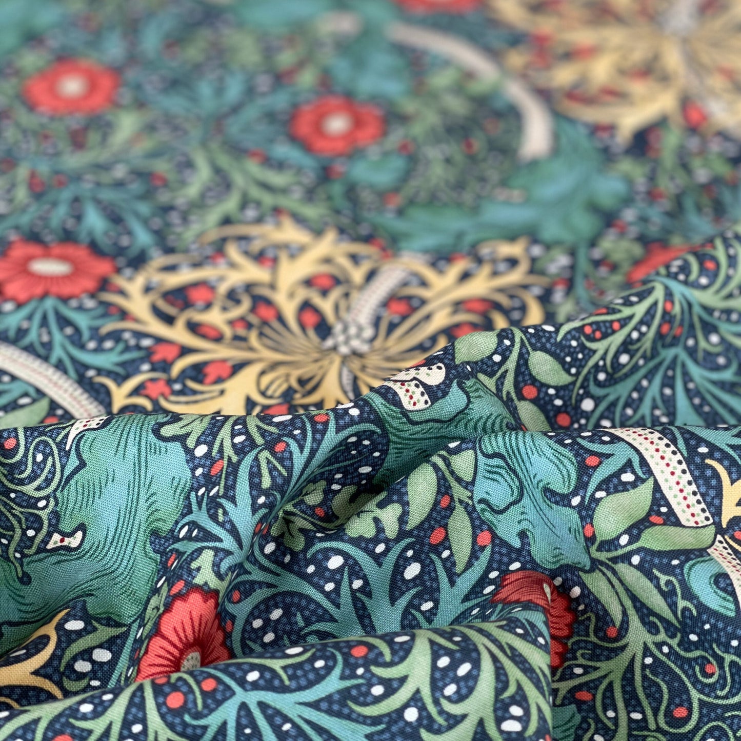 William Morris fabric / Seaweed / Marine