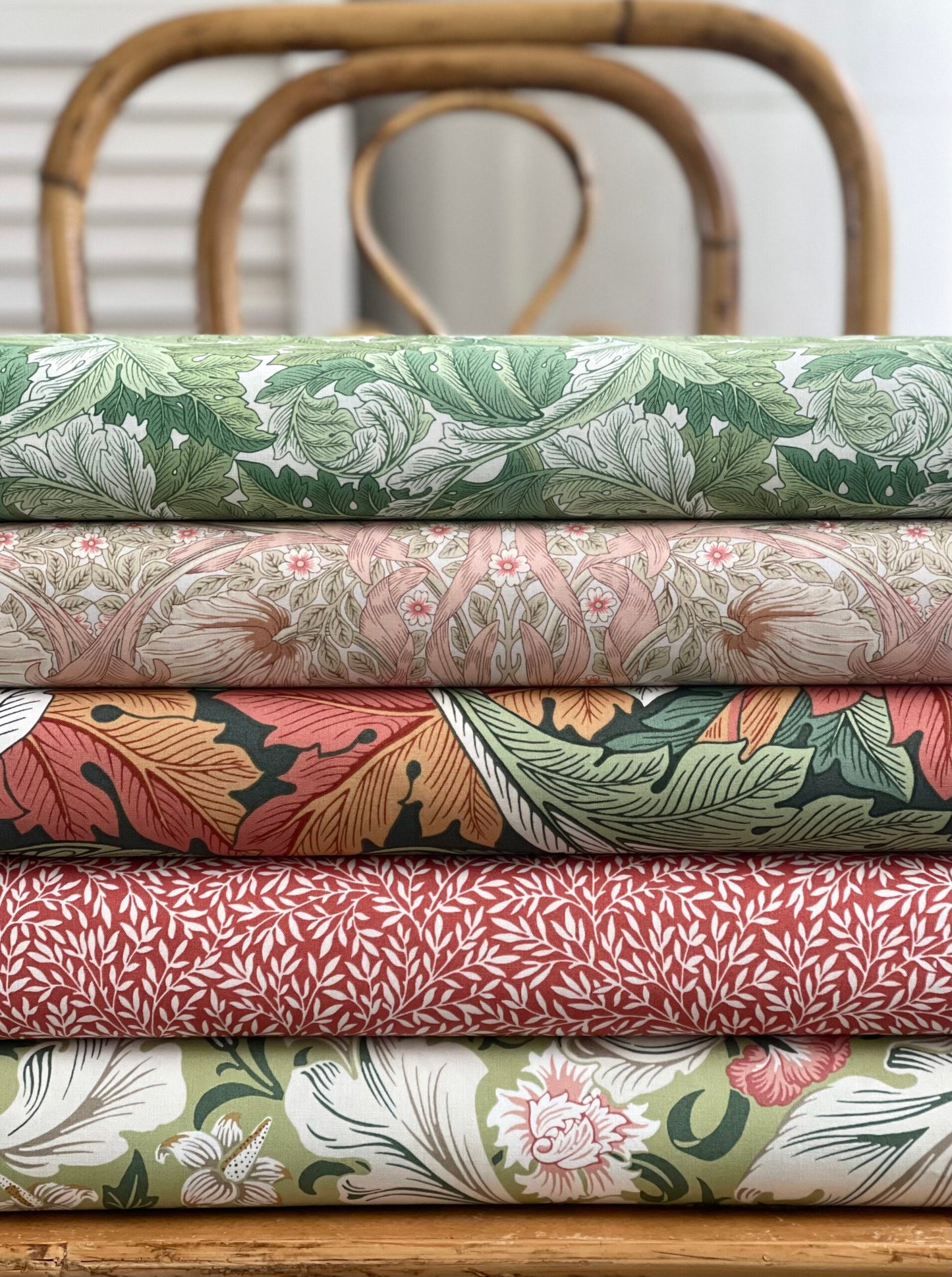 William Morris stof / Large Acanthus - Multi