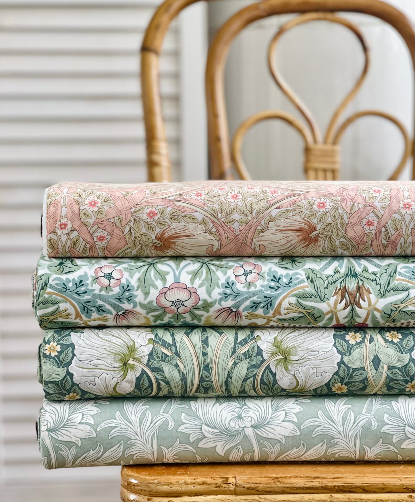 William Morris stof / Chrysanthemum Tonal - Støvet Oliven