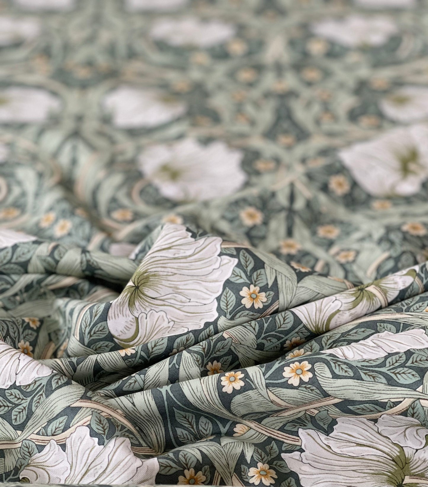William Morris stof / Small Pimpernel - Oliven
