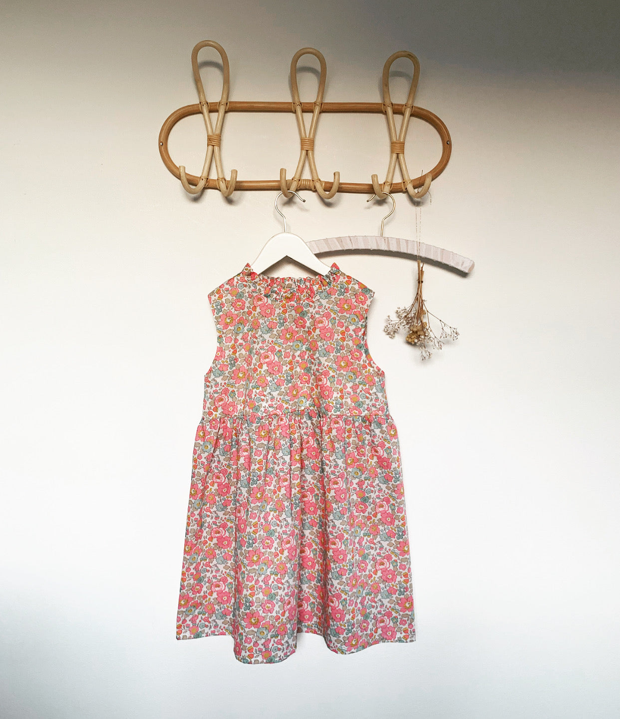 Liberty stof tana lawn - Betsy / Lyserød PREORDER SENDES 12/5