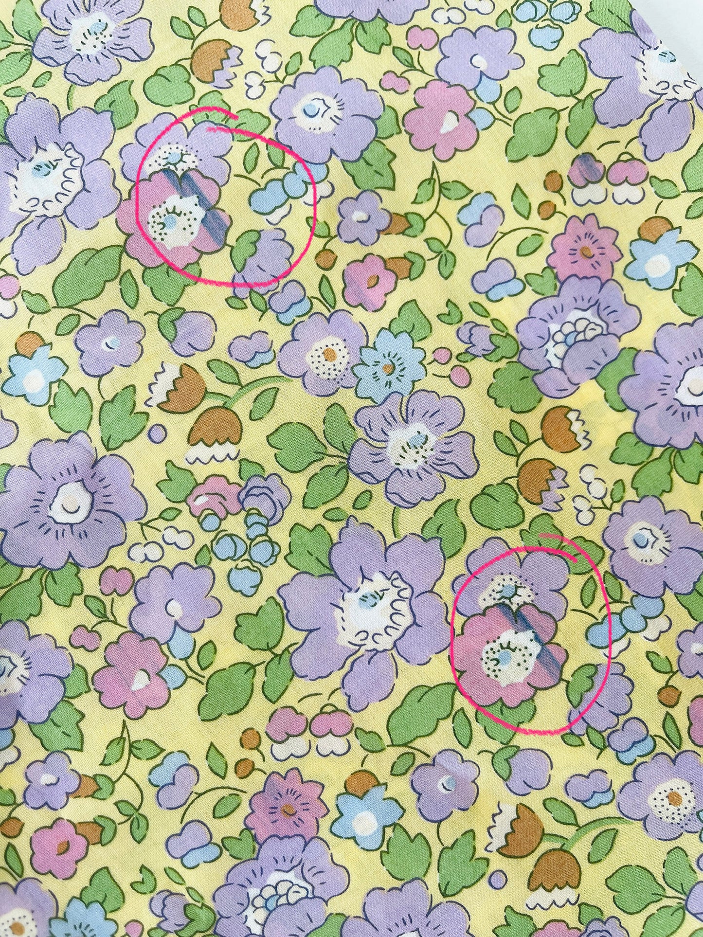 2. Sort FEJL PÅ STOF Baby dynebetræk i Liberty Fabric - Betsy Meadow gul
