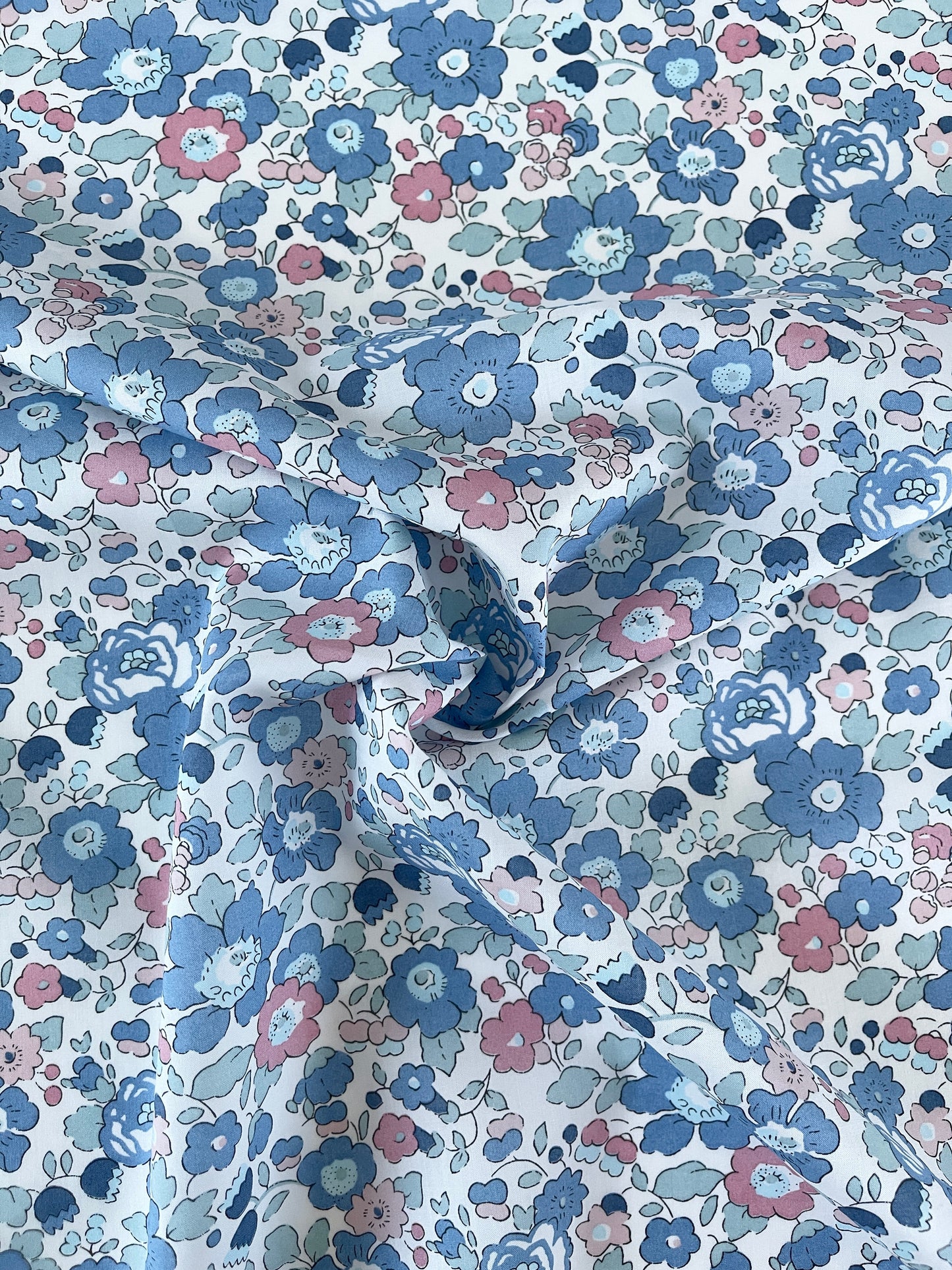 Baby dynebetræk i Liberty Fabric - Betsy Blå-rosa