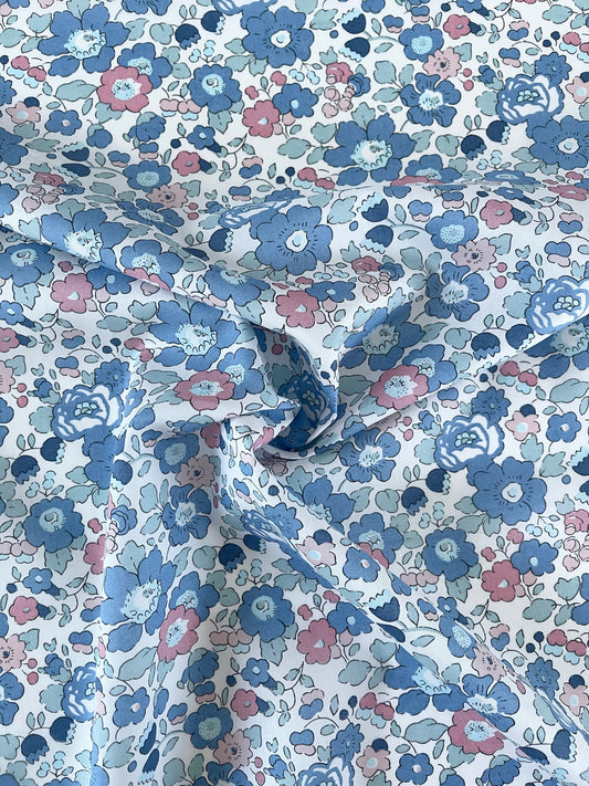 Baby dynebetræk i Liberty Fabric - Betsy Blå-rosa