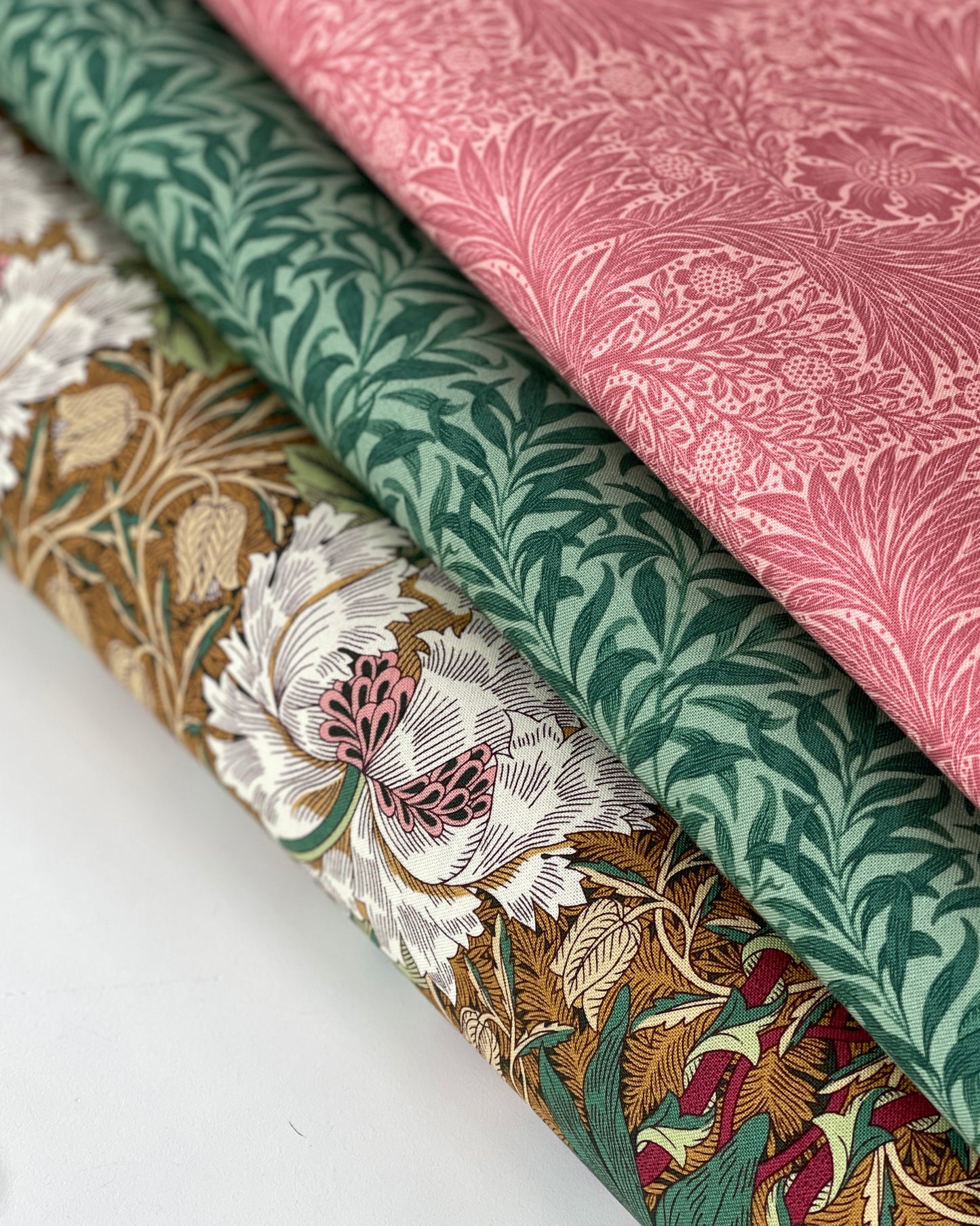 William Morris bomulds stof / Honeysuckle & Tulip