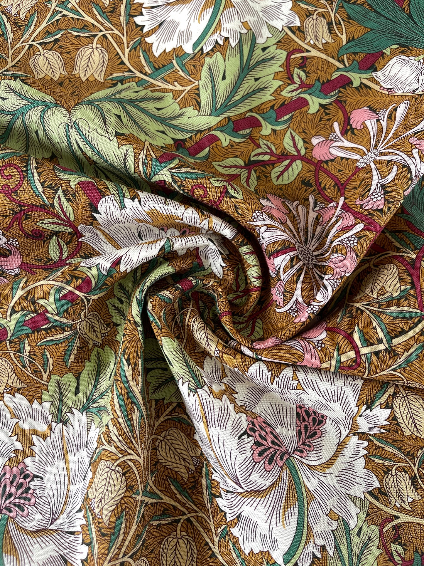 William Morris bomulds stof / Honeysuckle & Tulip