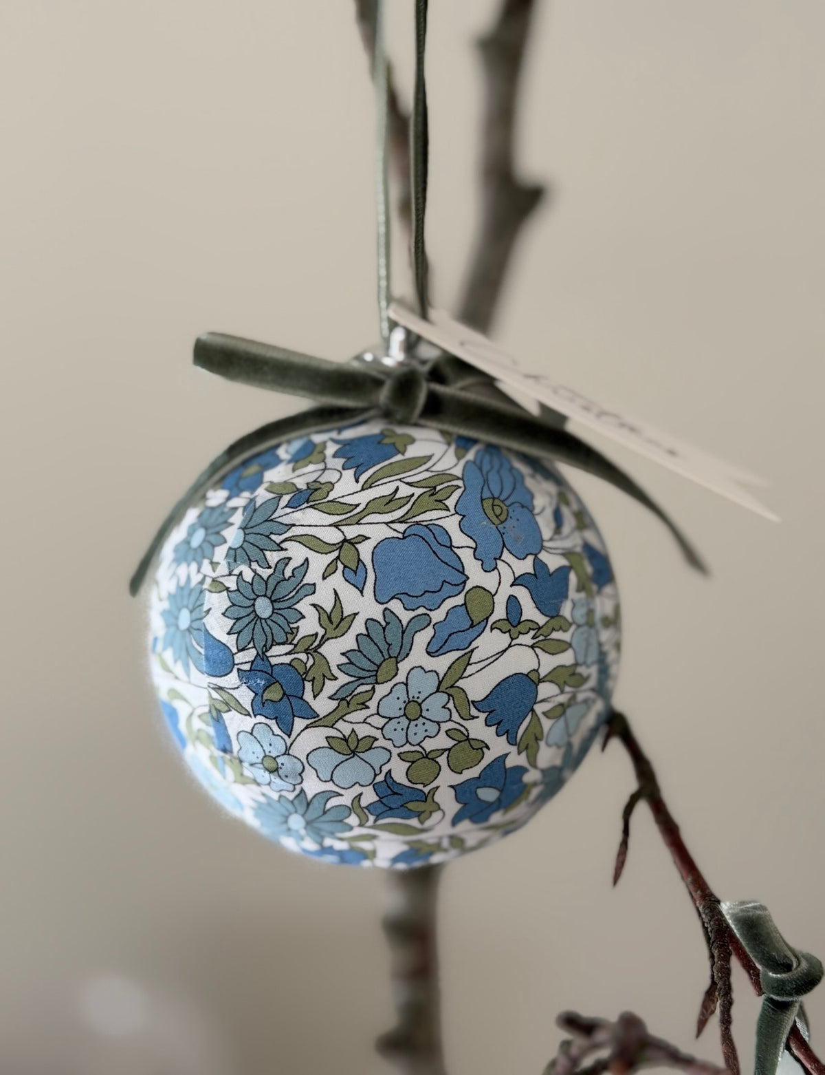 Diy-kit: 4 stk. Decoupage julekugle: Liberty Blå/grøn