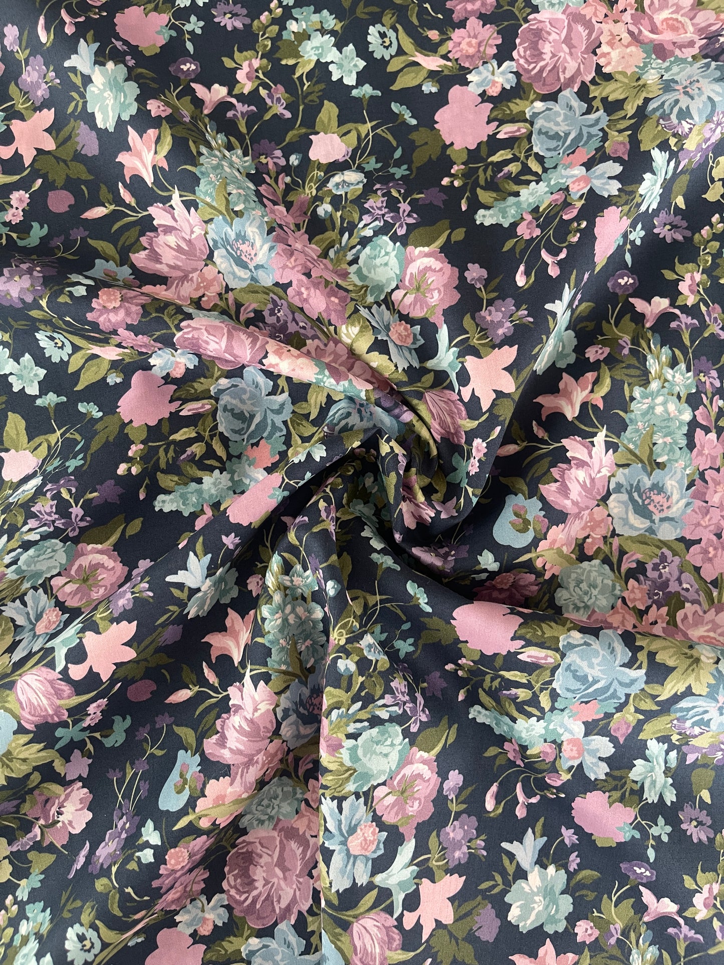 Liberty stof tana lawn  - Bridgerton Bouquet / Rosa Marine
