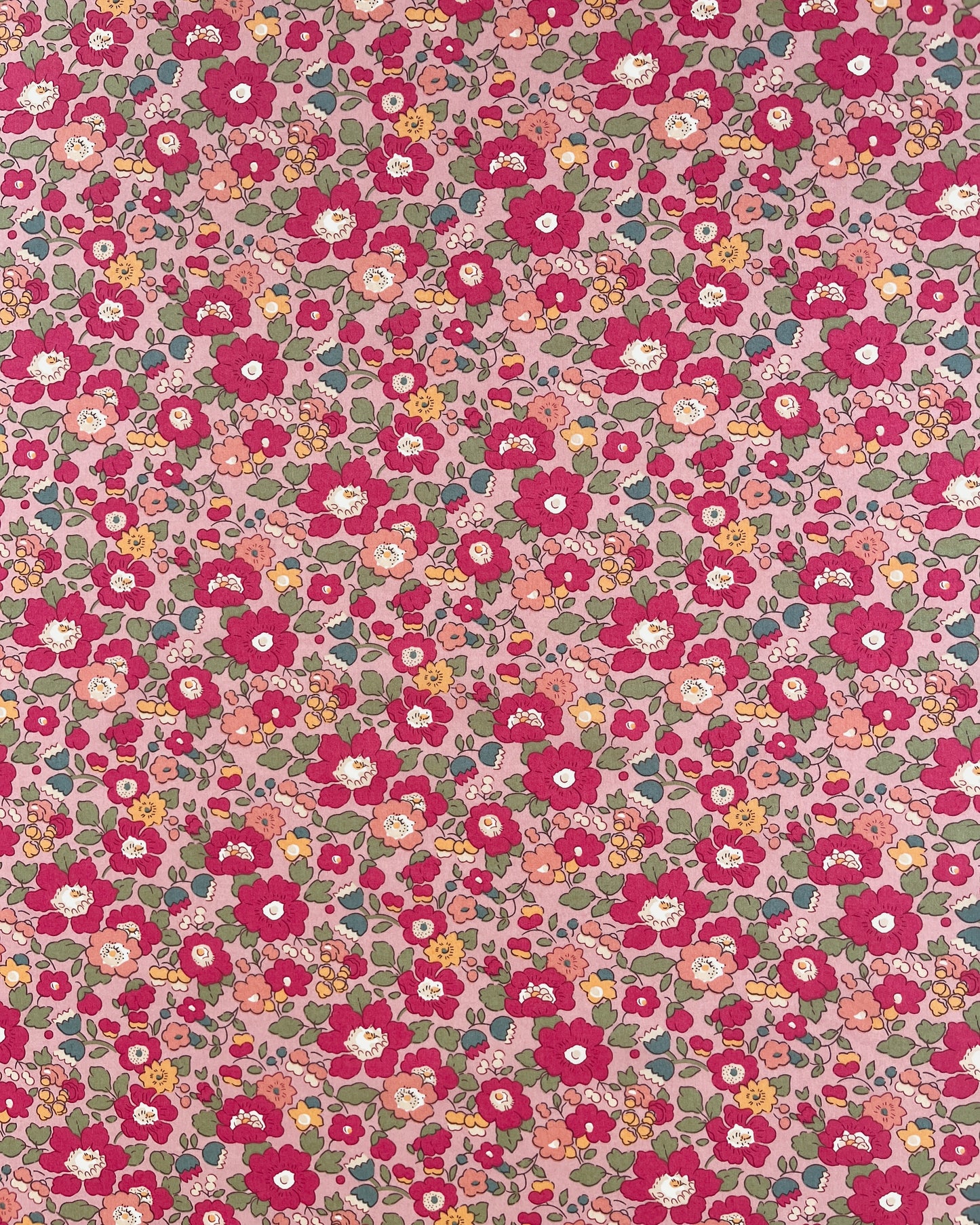 Liberty stof tana lawn - Betsy Meadow / Hindbær pink