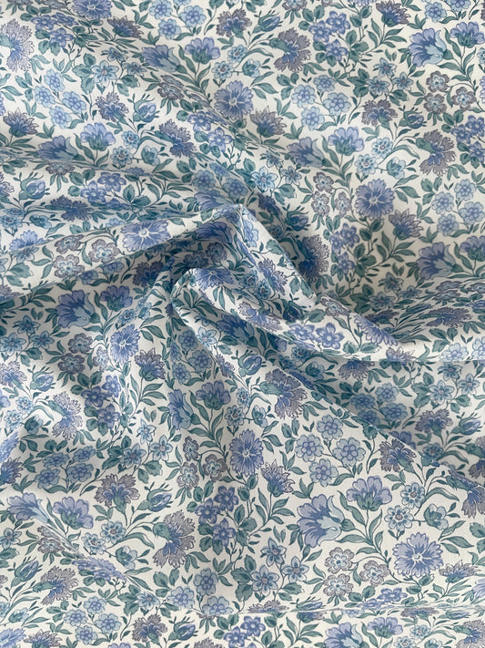Baby dynebetræk i Liberty Fabric - Carnation garden Blå (Metallic print)
