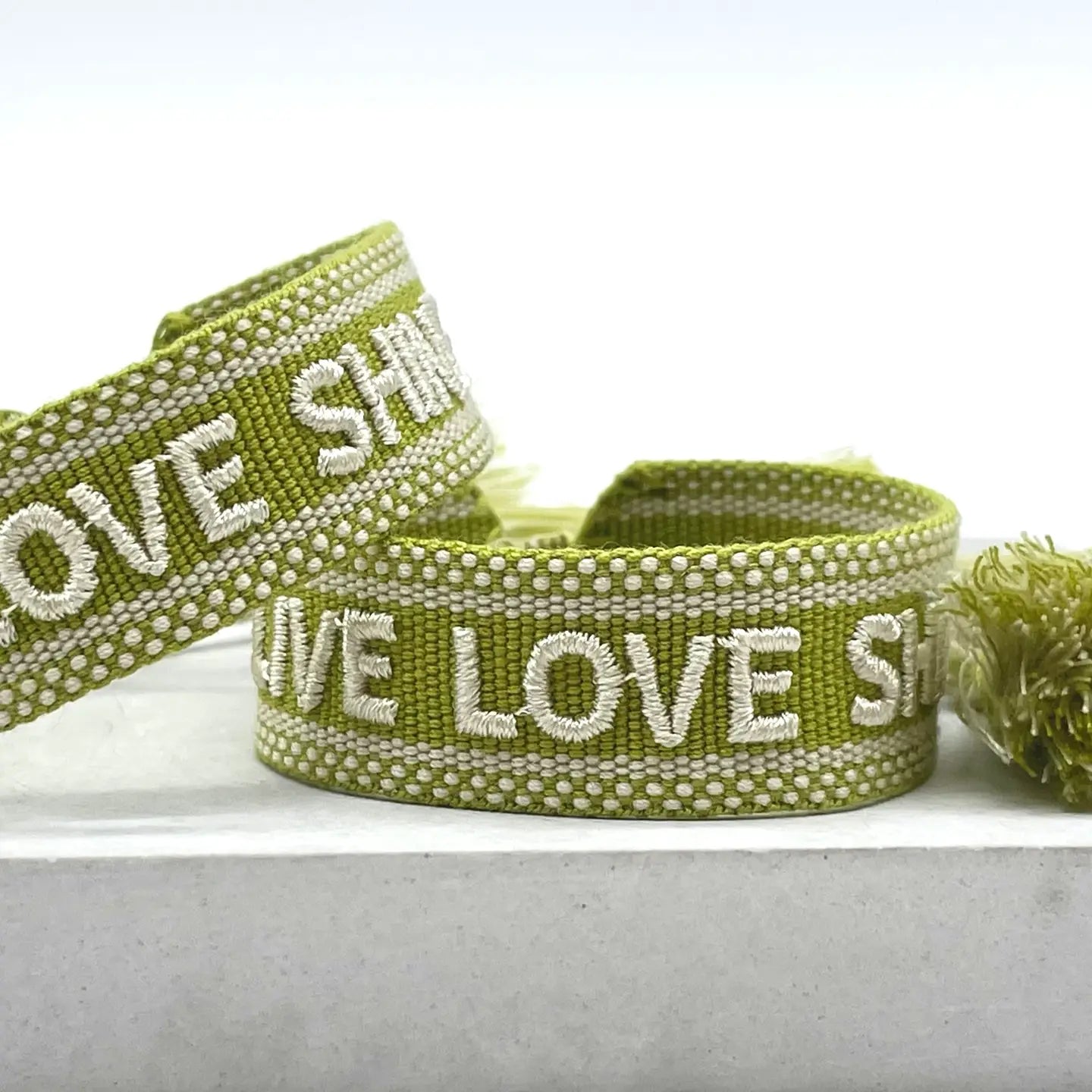 1 stk Statement armbånd "We love shine"  Oliven