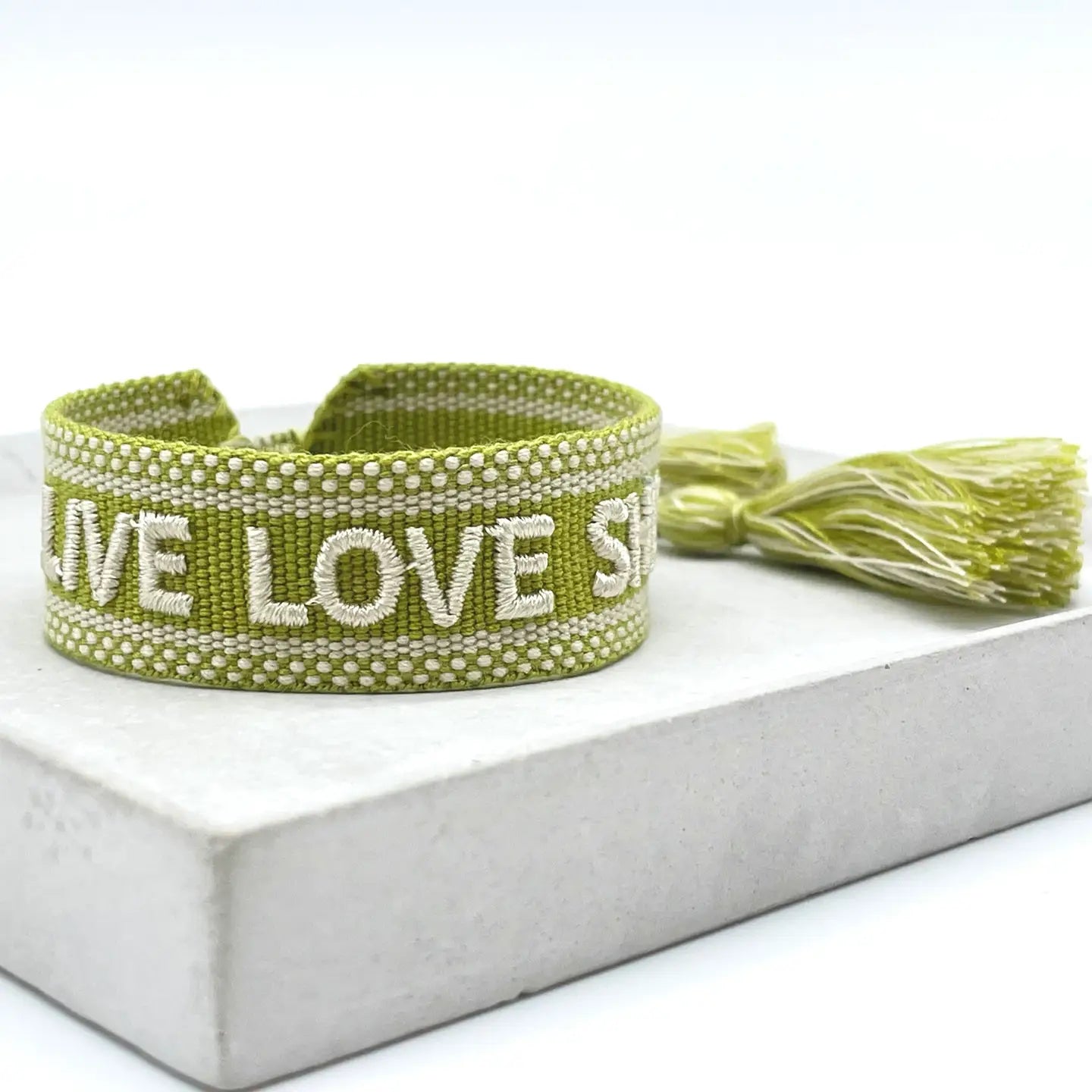 1 stk Statement armbånd "We love shine"  Oliven