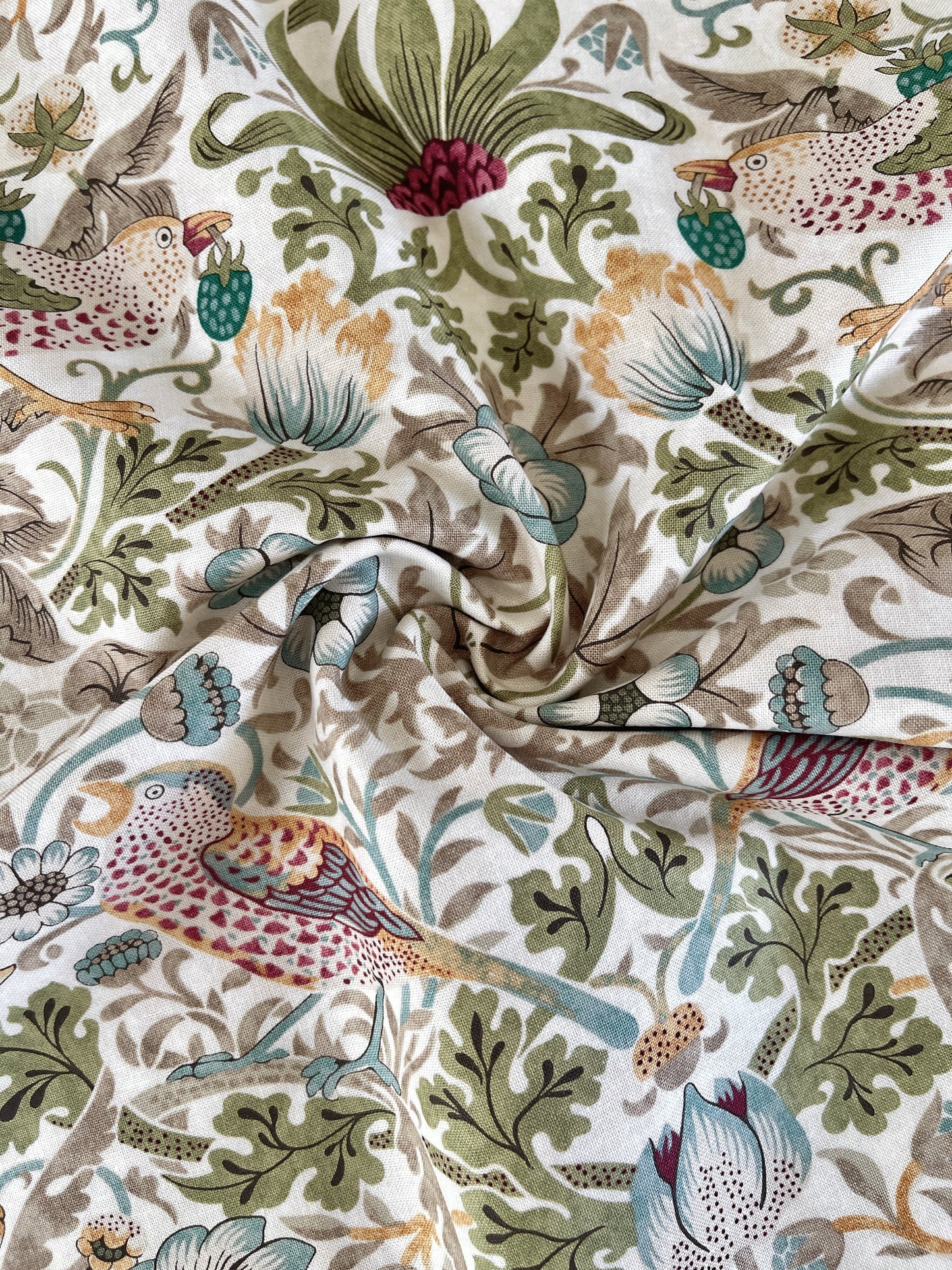 William Morris bomulds stof / Strawberry thief Big Old gold